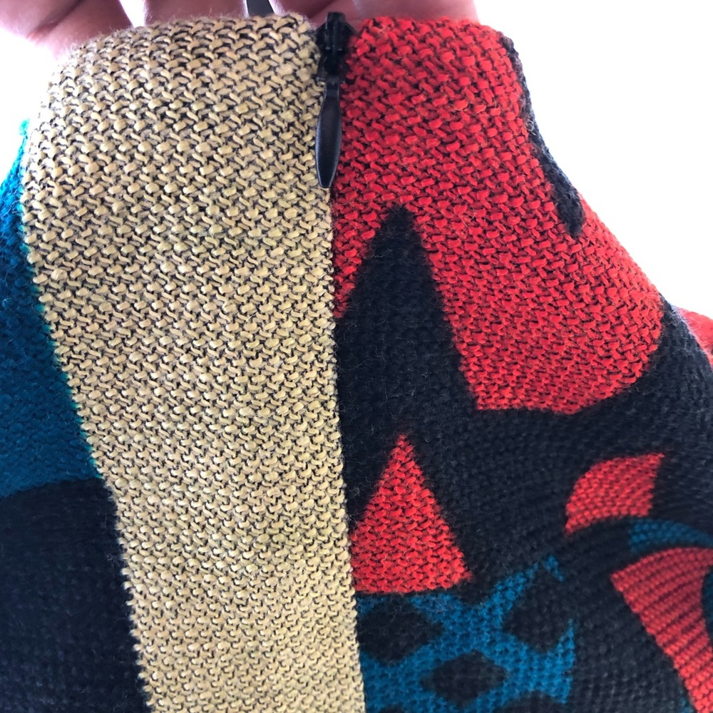 Color-blocked Shift Dress - Picture 13 of 16